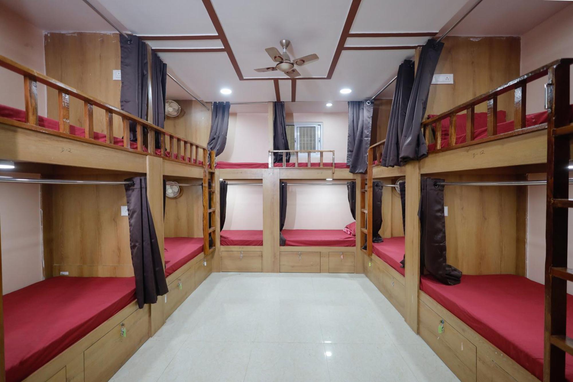 Kiran Residency Near Vishwanath Temple Hotel Varanasi Exterior photo